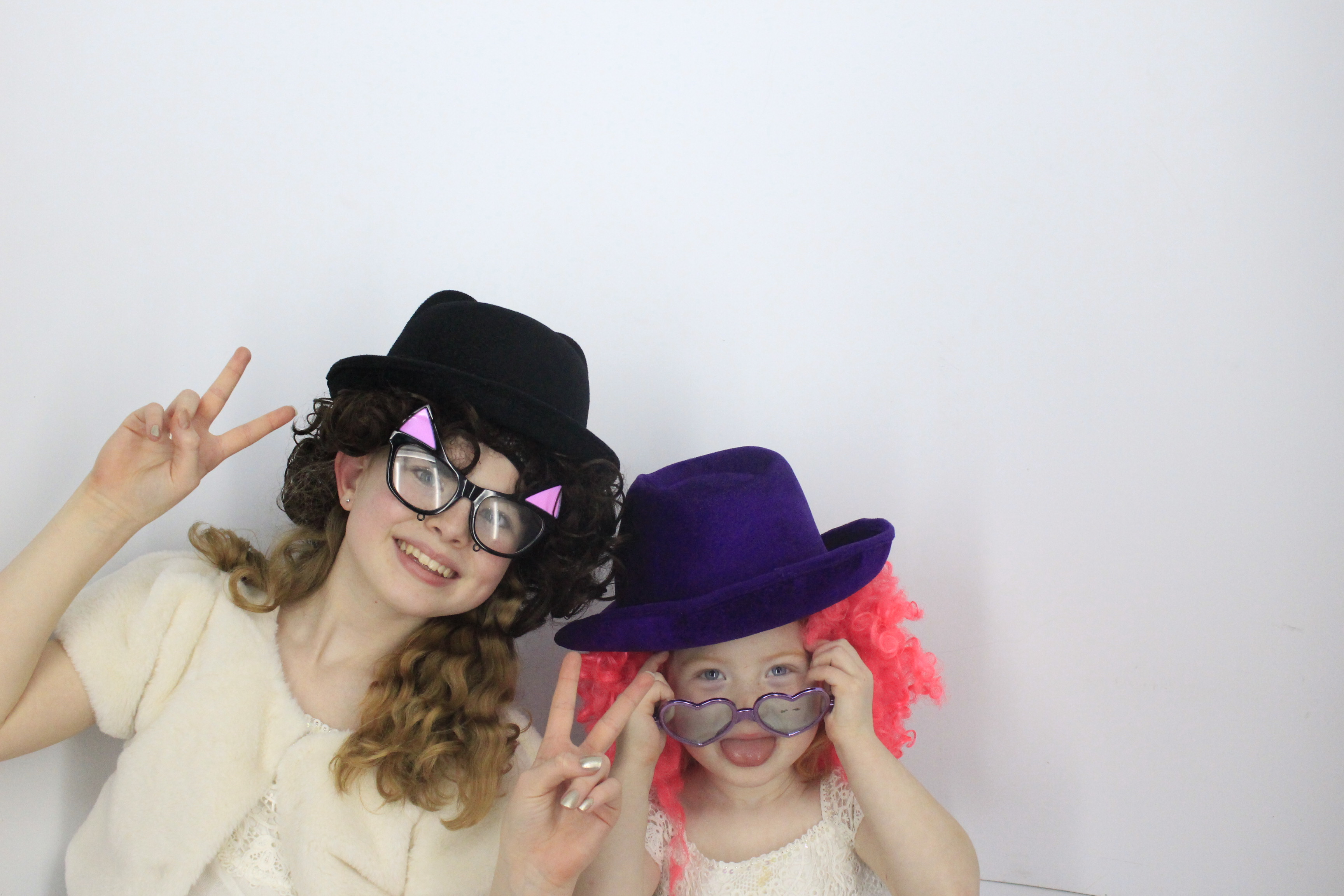 Simon & Muna  | View more photos from the event at gallery.myphotoboothexperience.co.uk/u/MyPhotoBoothExperienceLtd/Simon-Muna